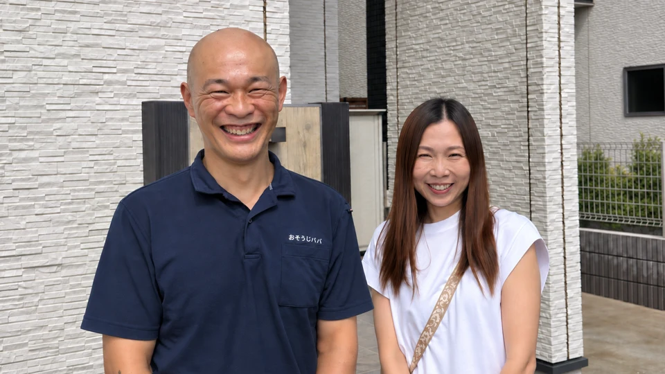 お客様と代表・前田の記念写真 2